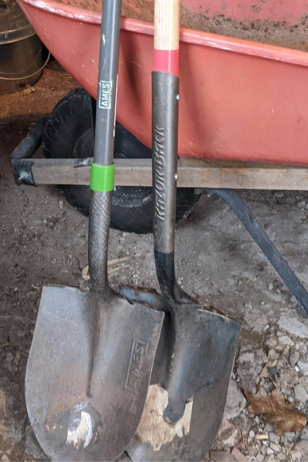 Garden shovels
